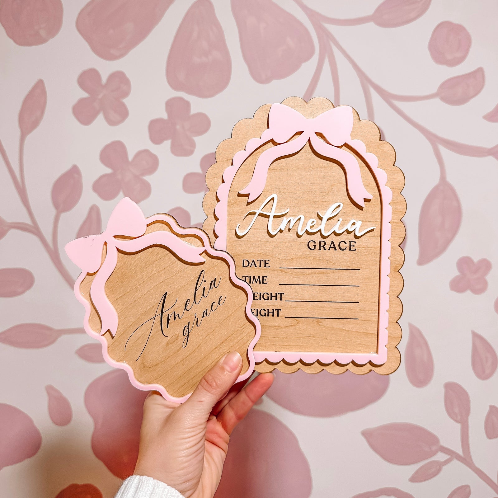 Scalloped Bow Name Announcement Signs