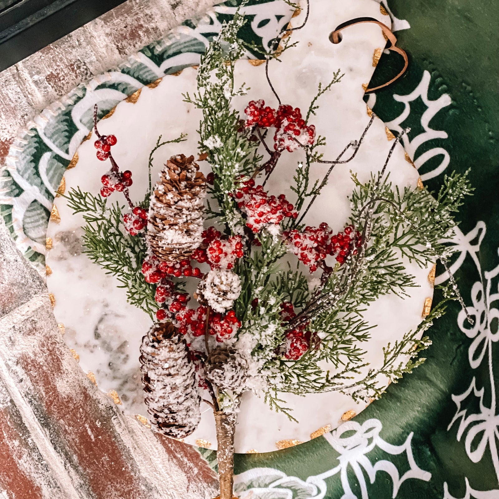 Snowy Pine Berry Insert