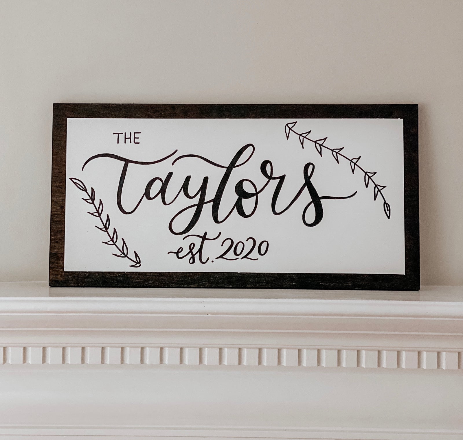 Leaf Detail Last Name Sign